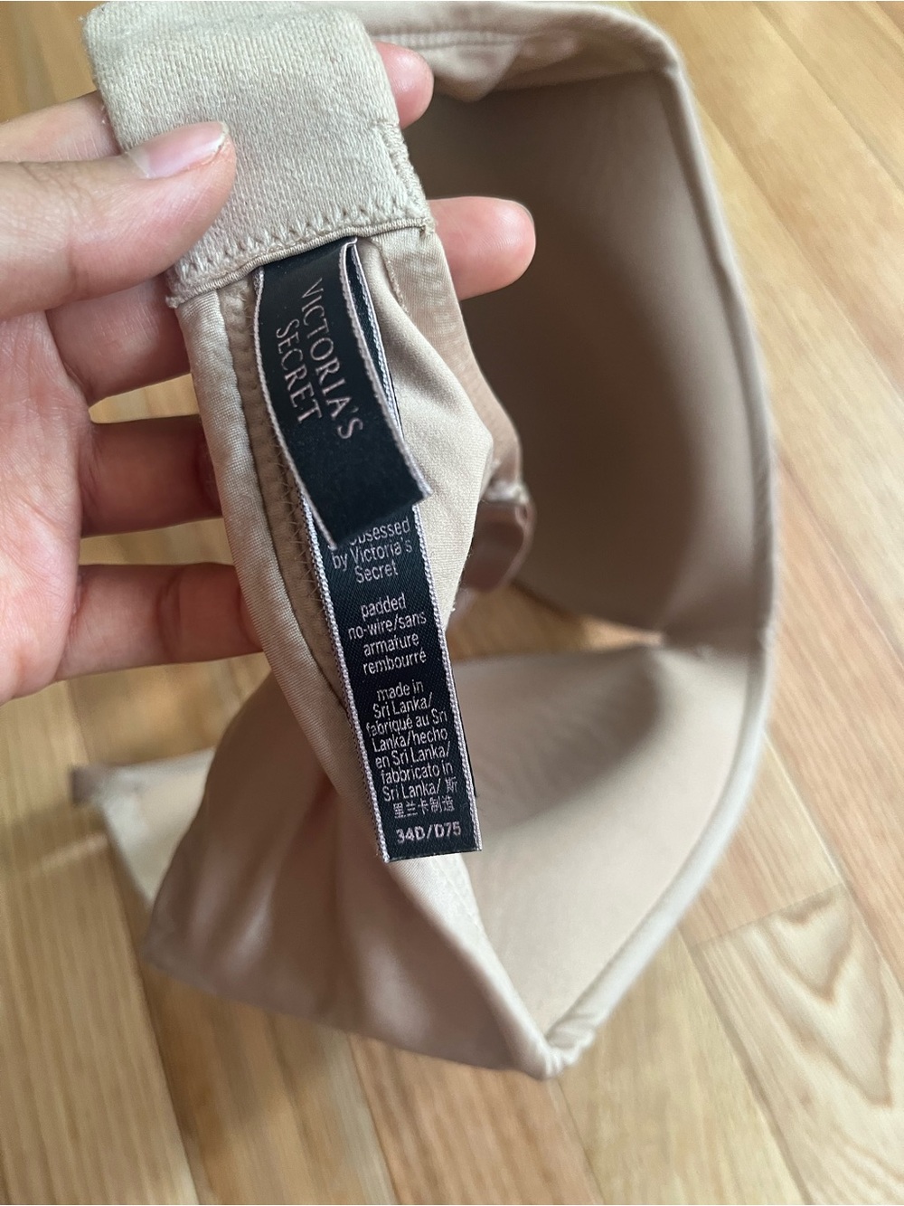 Victoria's Secret Bra 34D Beige Padded No Wire Wireless - Picture 4 of 4